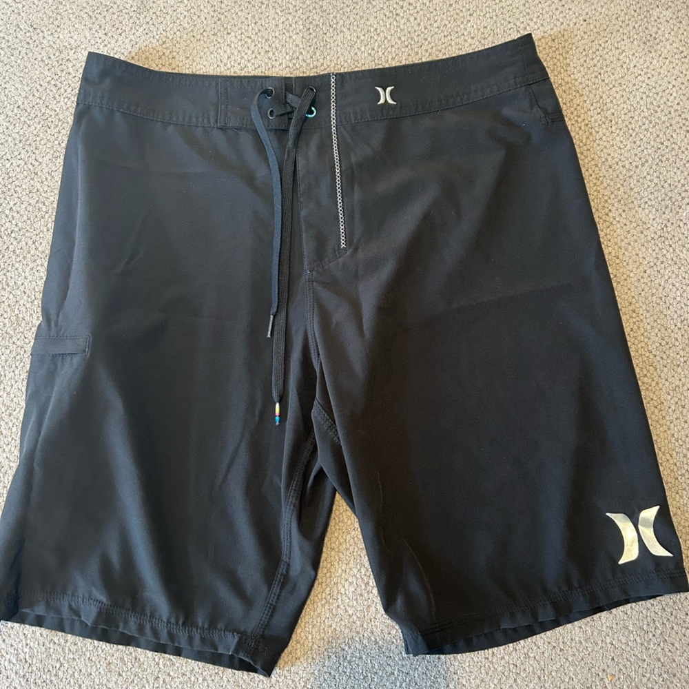 Hurley phantom boardshorts 32”
Outseam 21
Worn a few times